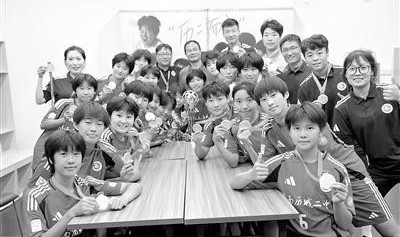 星空体育-校园里的“铿锵玫瑰”