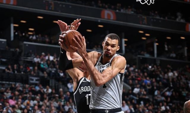 星空体育APP-二月11胜0负不败！马刺计划有变：梦回GDP时代冲冠