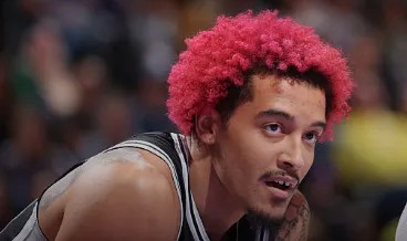 星空体育中国-TA：索汉不打算与马刺协商买断，计划留在球队打完本赛季