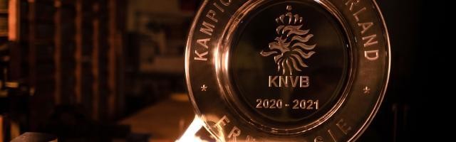 星空体育-阿贾克斯夺冠“与民同庆”：烧融奖杯锻造星星赠球迷